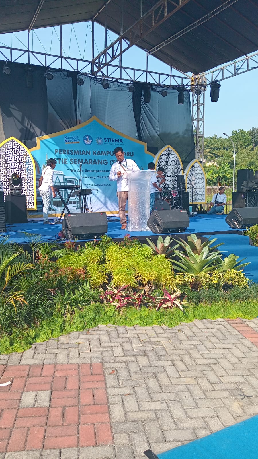 Sewa Podium Akrilik Semarang